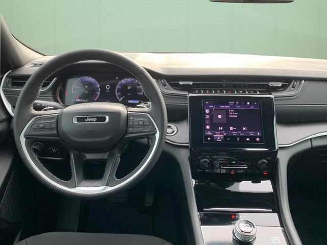 Used 2025 Jeep Grand Cherokee L Laredo AWD/4WD image 28