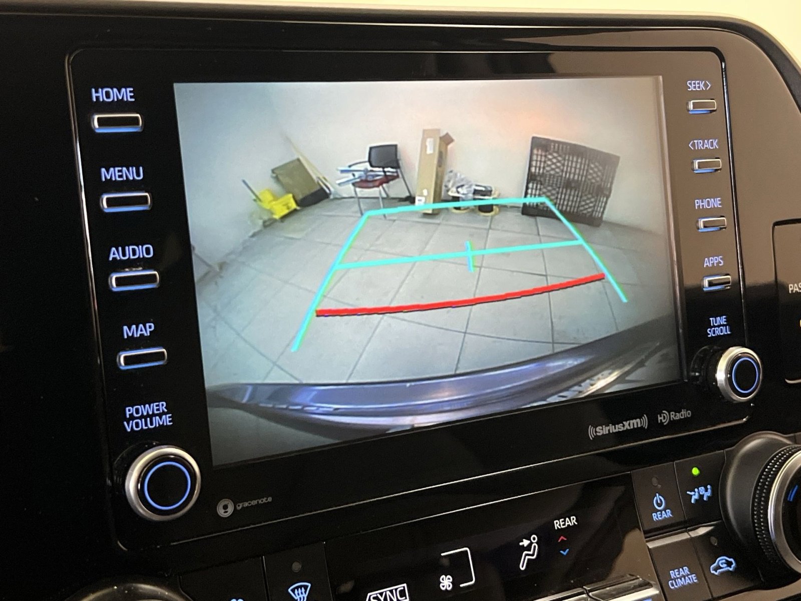 Used 2021 Toyota Highlander XLE image 17