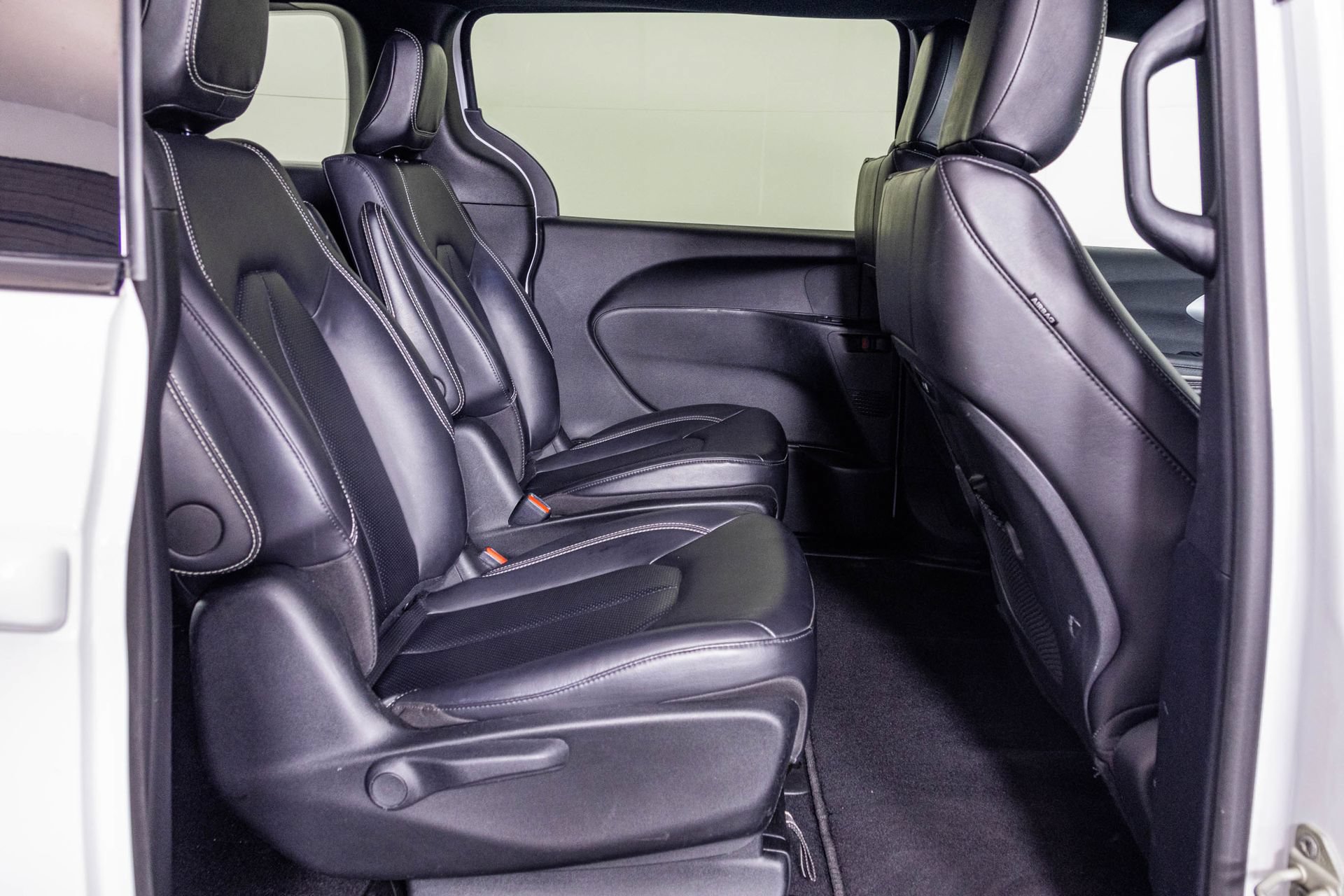 Used 2024 Chrysler Pacifica Limited FWD image 44