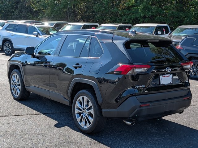 Used 2022 Toyota RAV4 XLE Premium FWD image 5