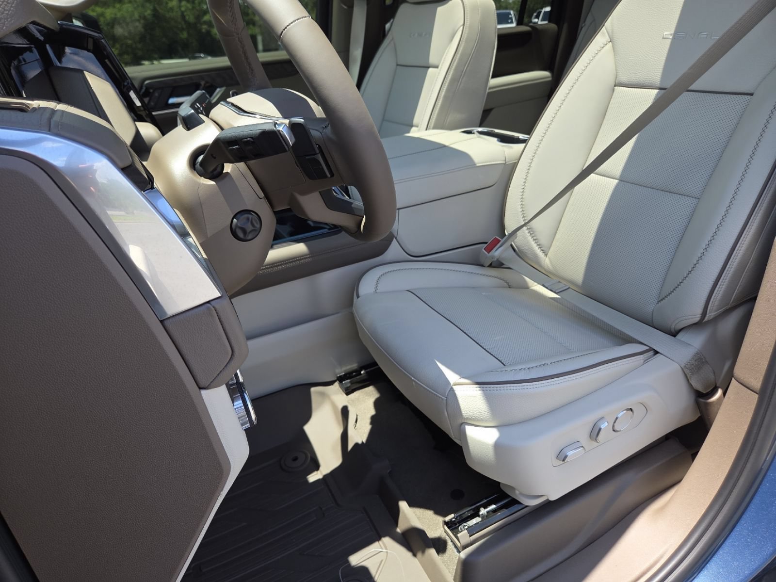 New 2026 GMC Yukon XL Denali w/ Denali Reserve Package AWD/4WD image 32
