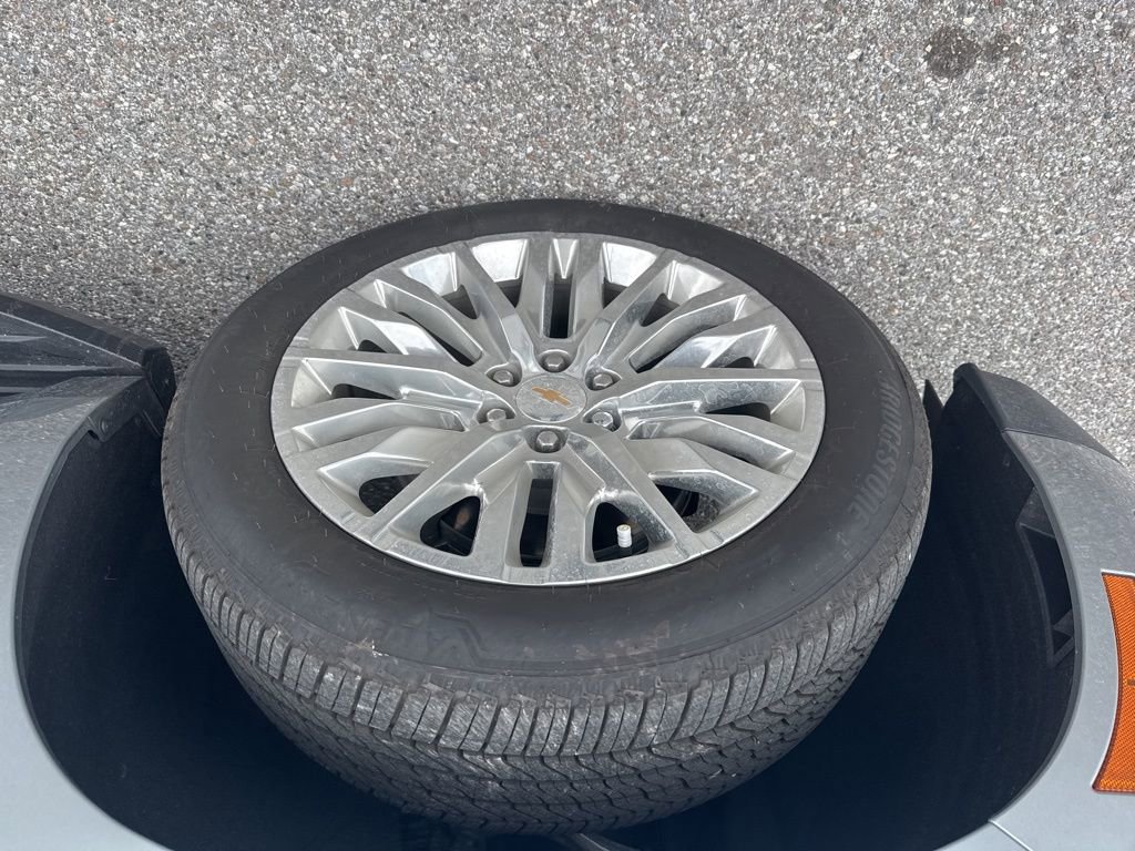 Used 2025 Chevrolet Suburban RST w/ Comfort Package image 12