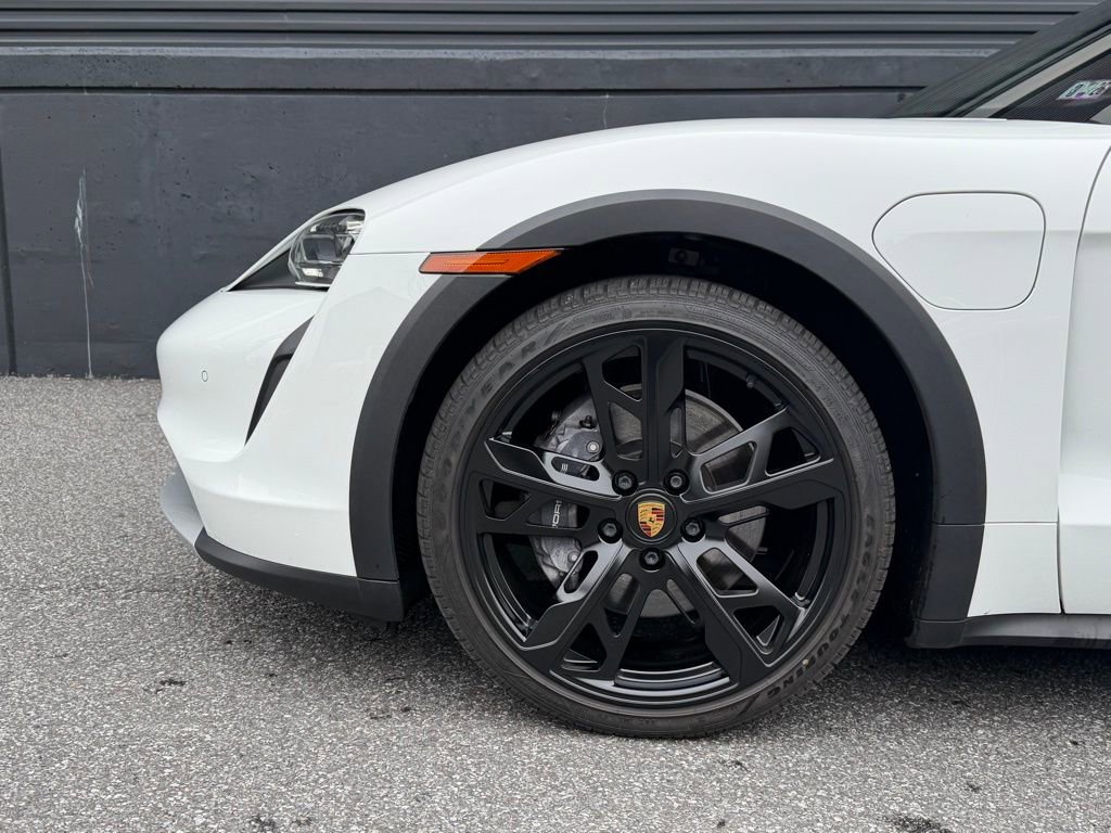 Certified 2022 Porsche Taycan 4 Cross Turismo image 14