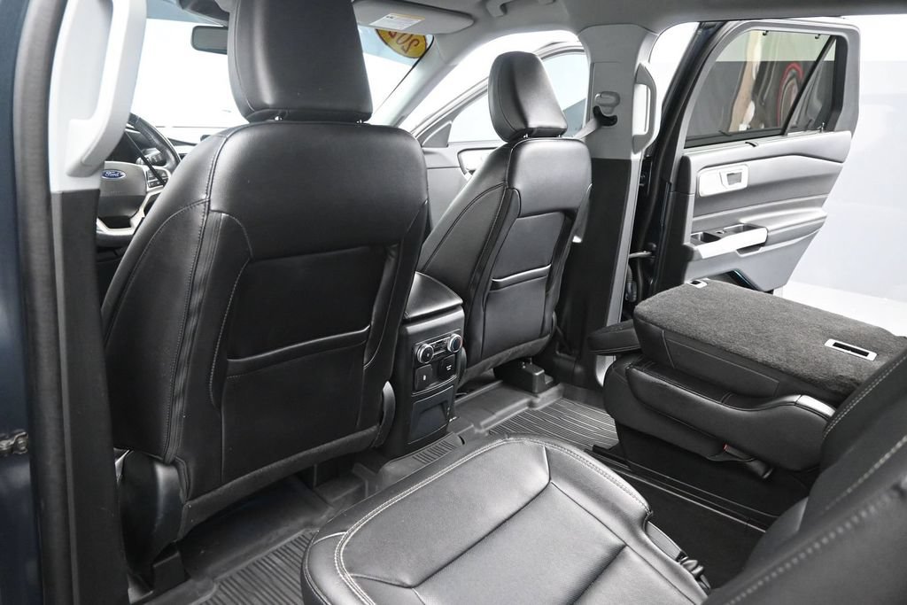 Used 2023 Ford Explorer Limited w/ Equipment Group 301A RWD image 16