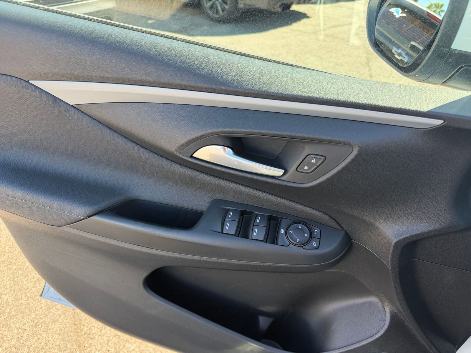 Used 2025 Buick Envista Preferred image 18