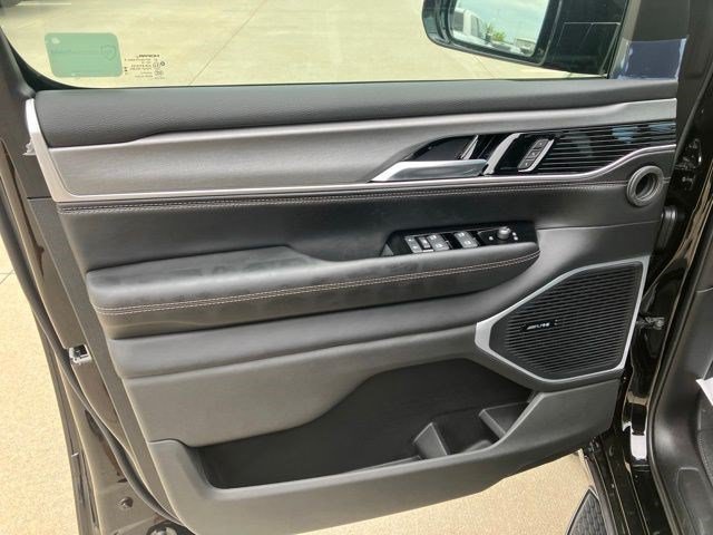 New 2026 Jeep Grand Wagoneer Limited w/ Convenience Group I AWD/4WD image 9
