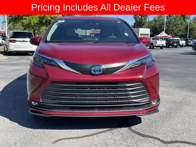 Used 2025 Toyota Sienna XLE FWD image 8