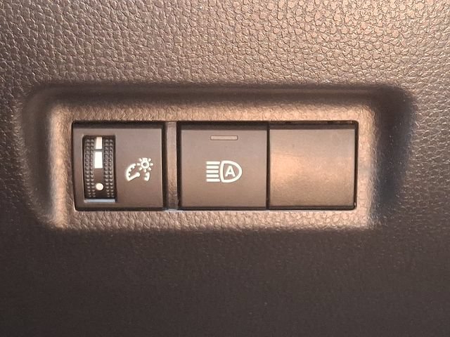 Used 2025 Toyota RAV4 XLE AWD/4WD image 25