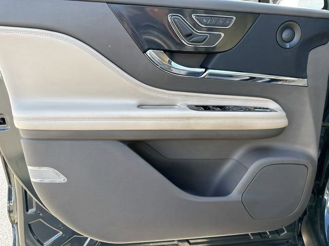 Used 2022 Lincoln Corsair Reserve w/ Equipment Group 201A FWD image 23