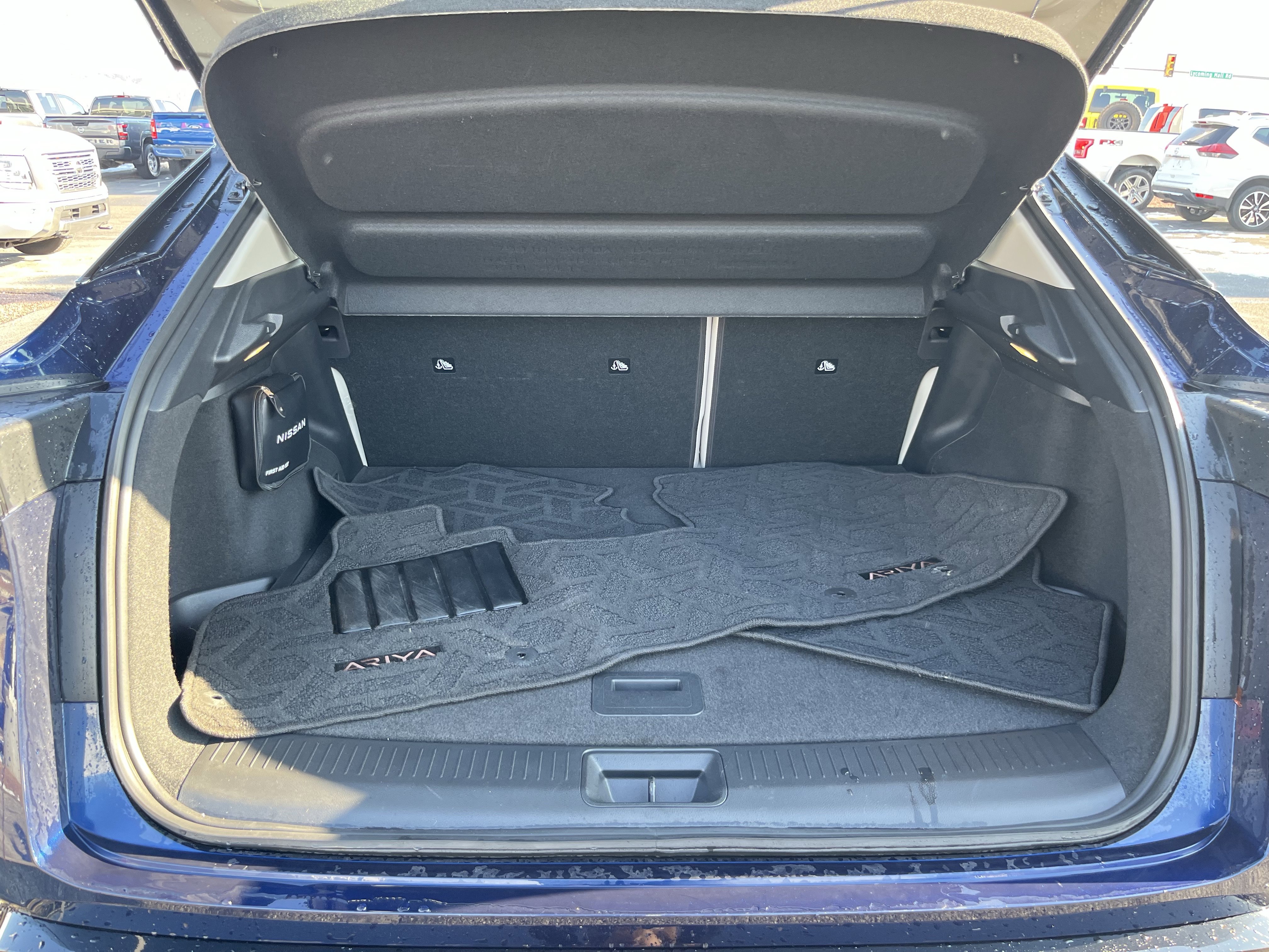 Used 2023 Nissan Ariya AWD image 5
