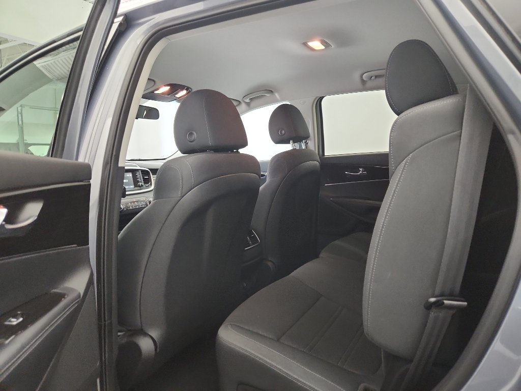 Used 2020 Kia Sorento L FWD image 27