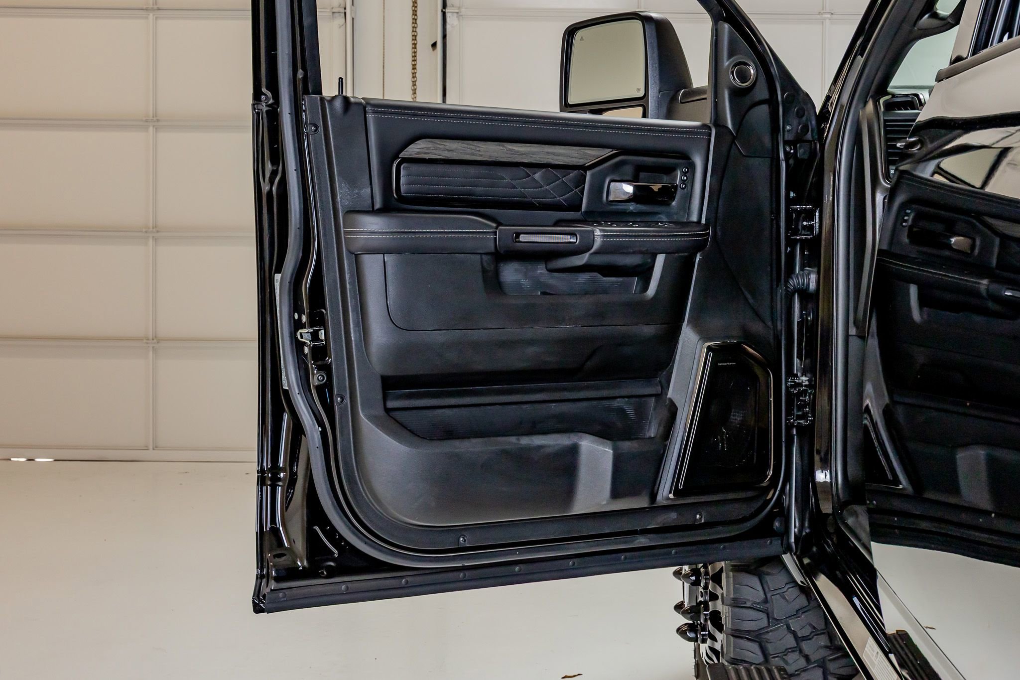 Used 2025 RAM 3500 Limited image 33