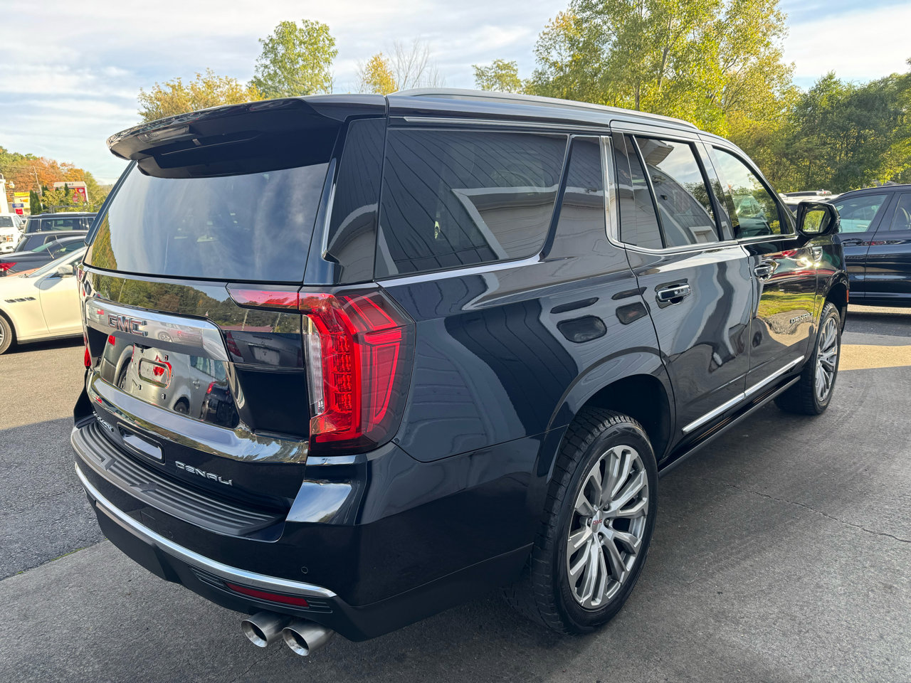 Used 2021 GMC Yukon Denali w/ Denali Ultimate Package image 4