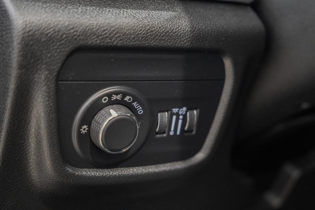 Used 2023 Jeep Grand Cherokee L Laredo w/ Luxury Tech Group I AWD/4WD image 39