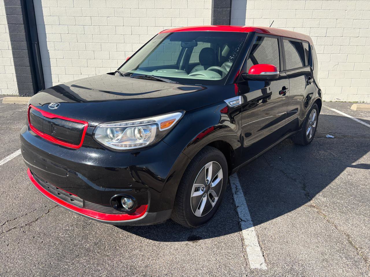 Used 2017 Kia Soul EV + image 1