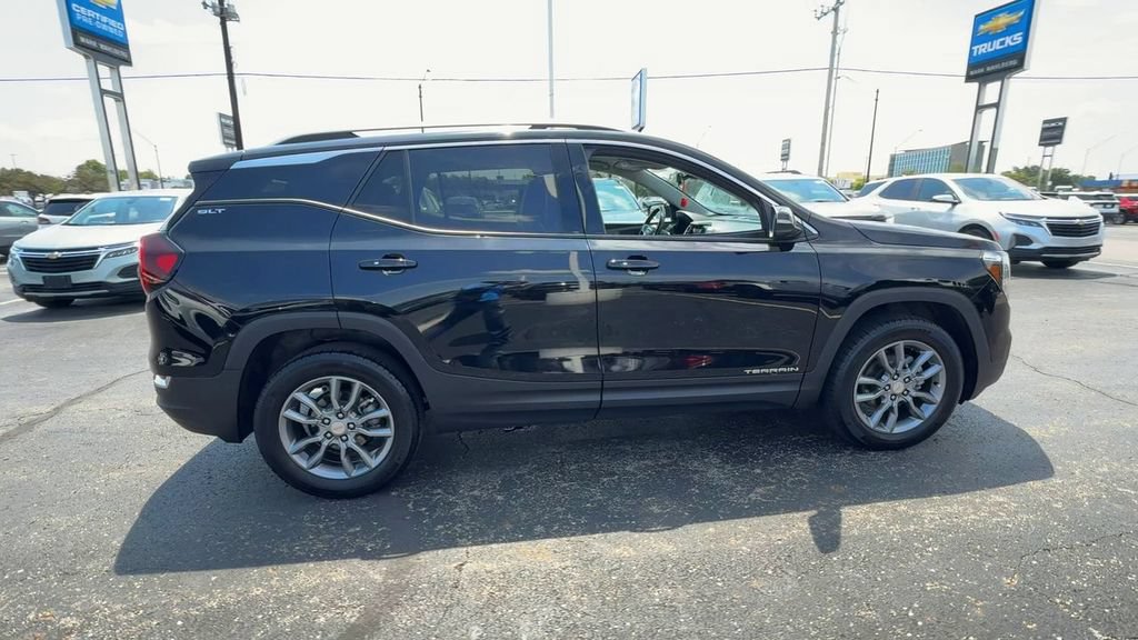 Used 2024 GMC Terrain SLT w/ Infotainment Package II AWD/4WD image 9