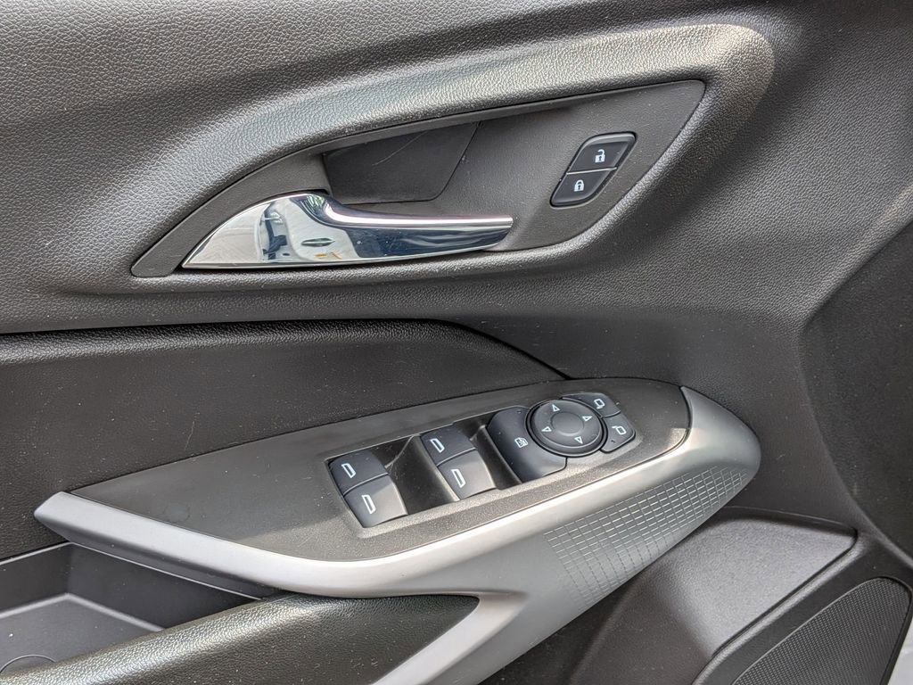 Used 2024 Chevrolet Trax LS FWD image 11