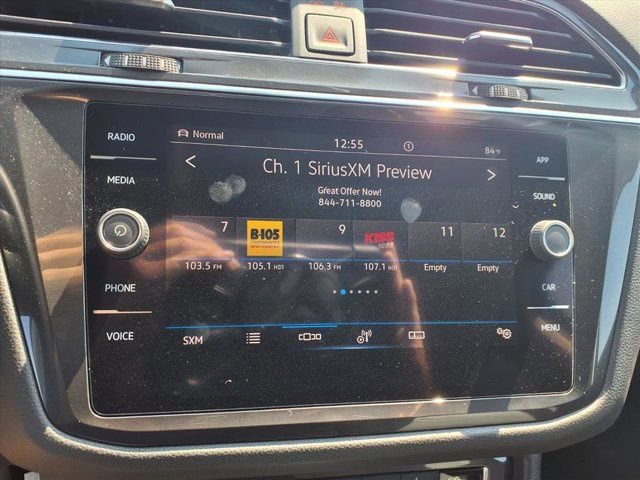 Used 2021 Volkswagen Tiguan SE w/ Panoramic Sunroof Package image 14