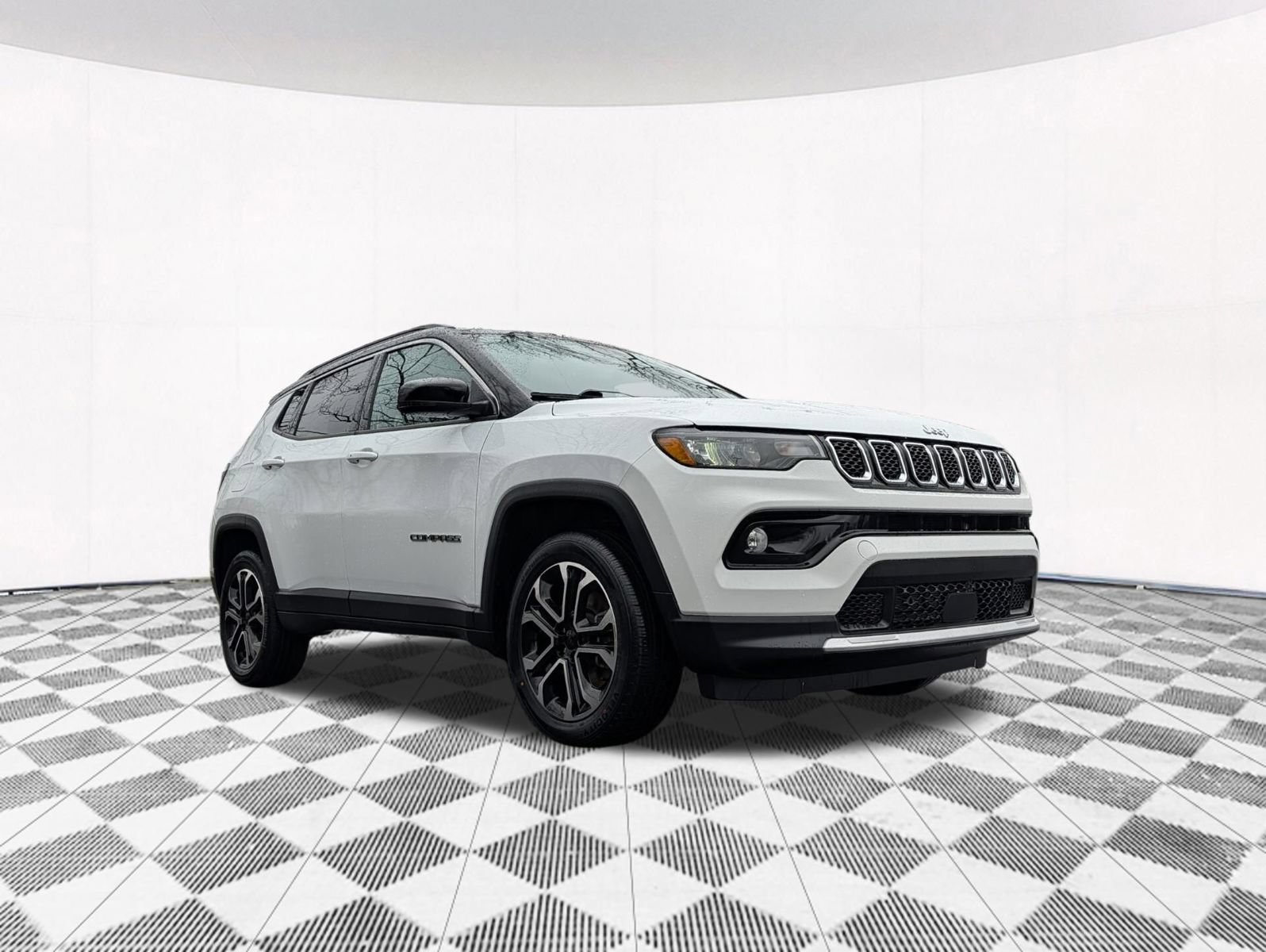 Used 2023 Jeep Compass Limited w/ Sun and Sound Group AWD/4WD image 15