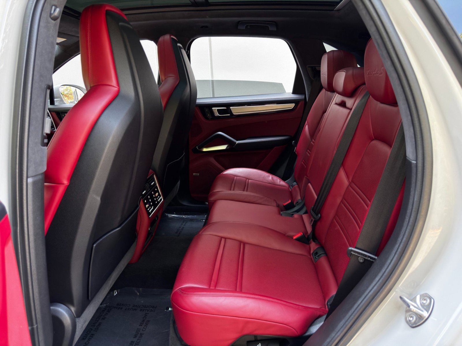 Used 2022 Porsche Cayenne Turbo S w/ Assistance Package image 46