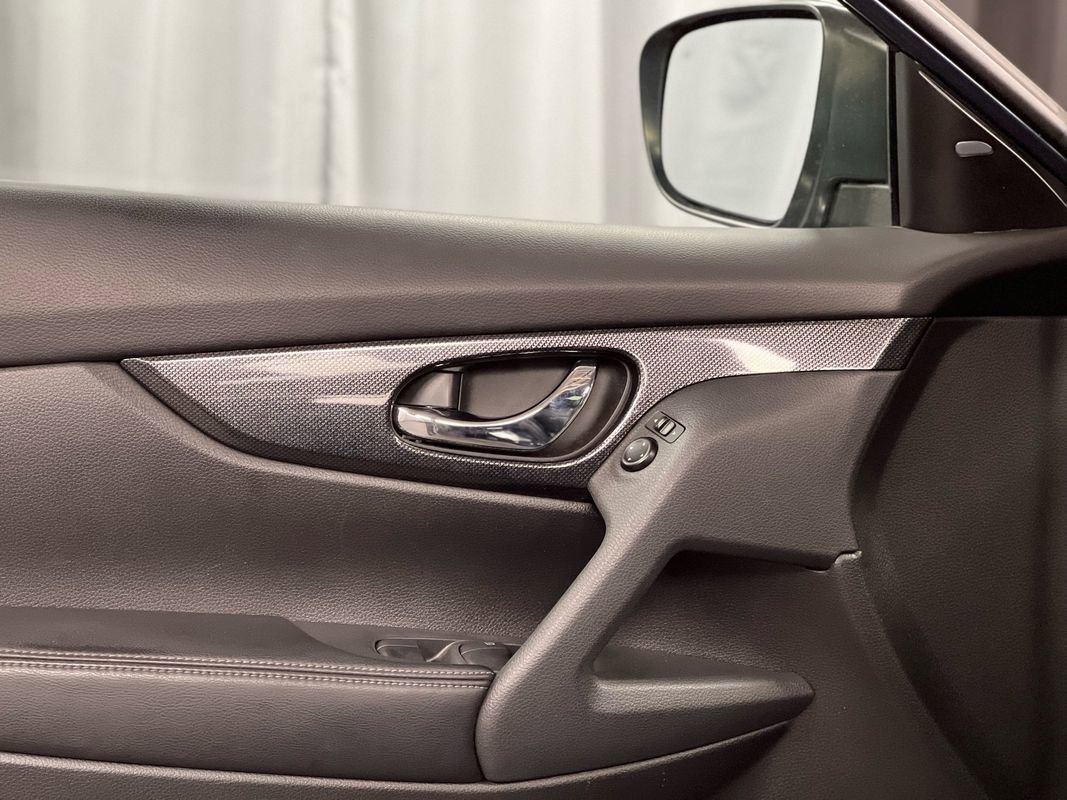 Used 2016 Nissan Rogue SL image 34