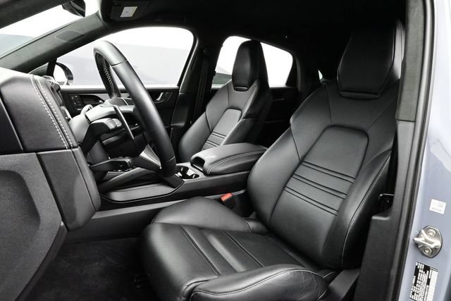 Certified 2024 Porsche Cayenne Turbo GT AWD/4WD image 5