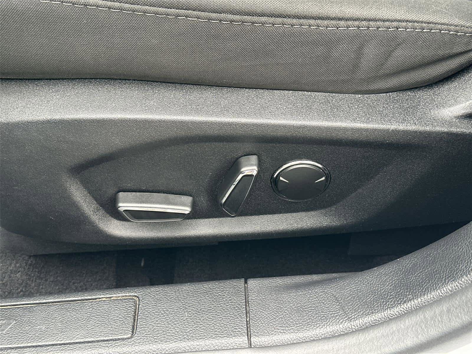 Used 2020 Ford Fusion SE FWD image 23