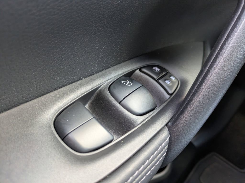 Used 2021 Nissan Rogue Sport SL image 25