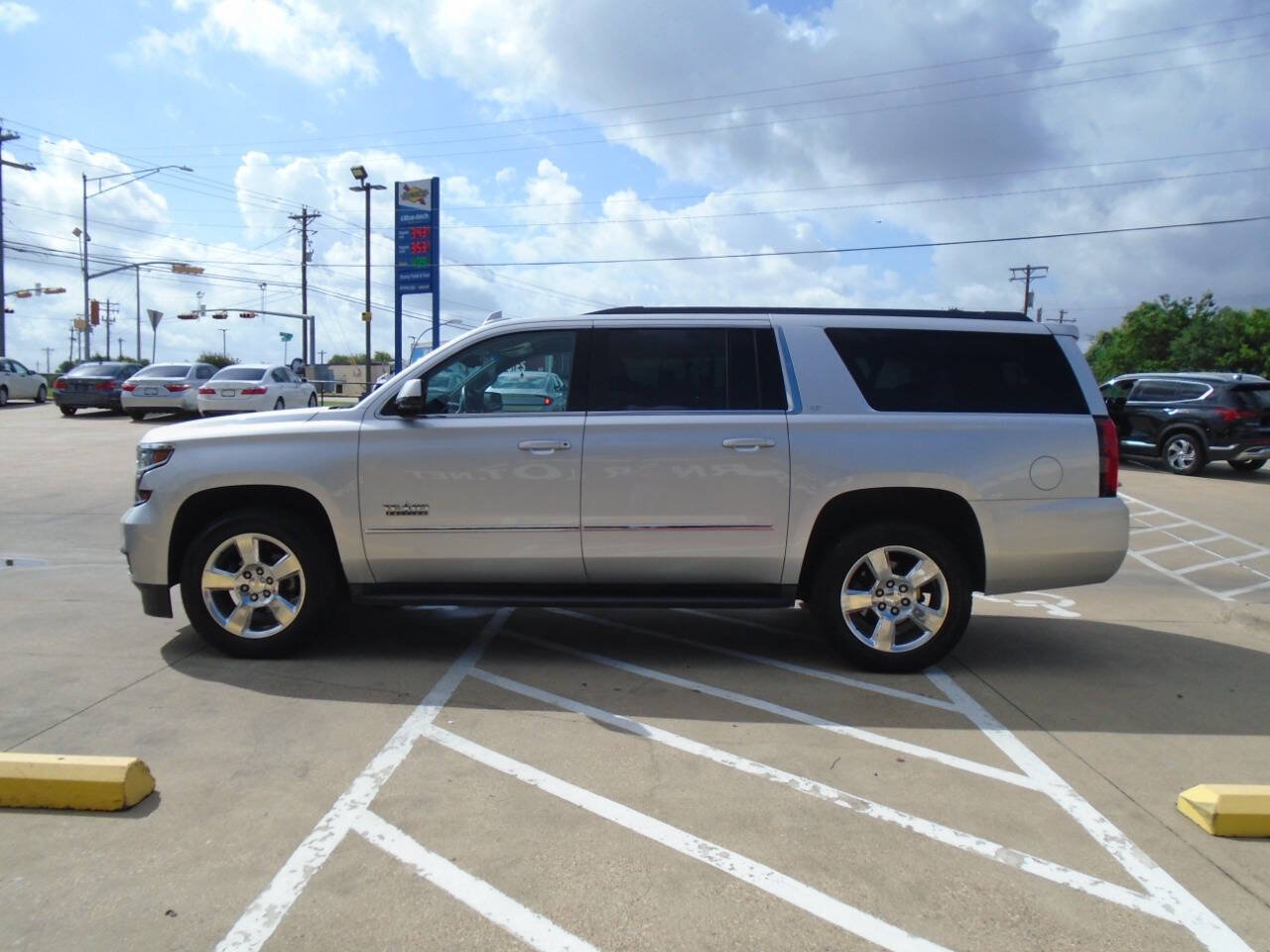 Used 2015 Chevrolet Suburban LT w/ Texas Edition RWD image 4