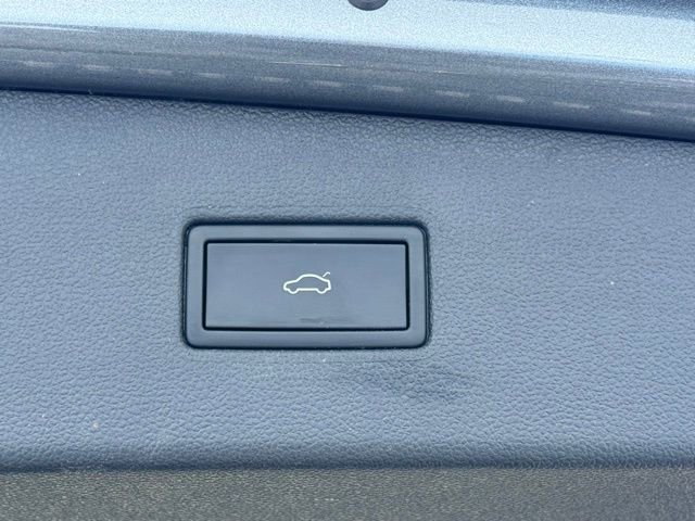 Certified 2022 Volkswagen Tiguan SEL R-Line image 21