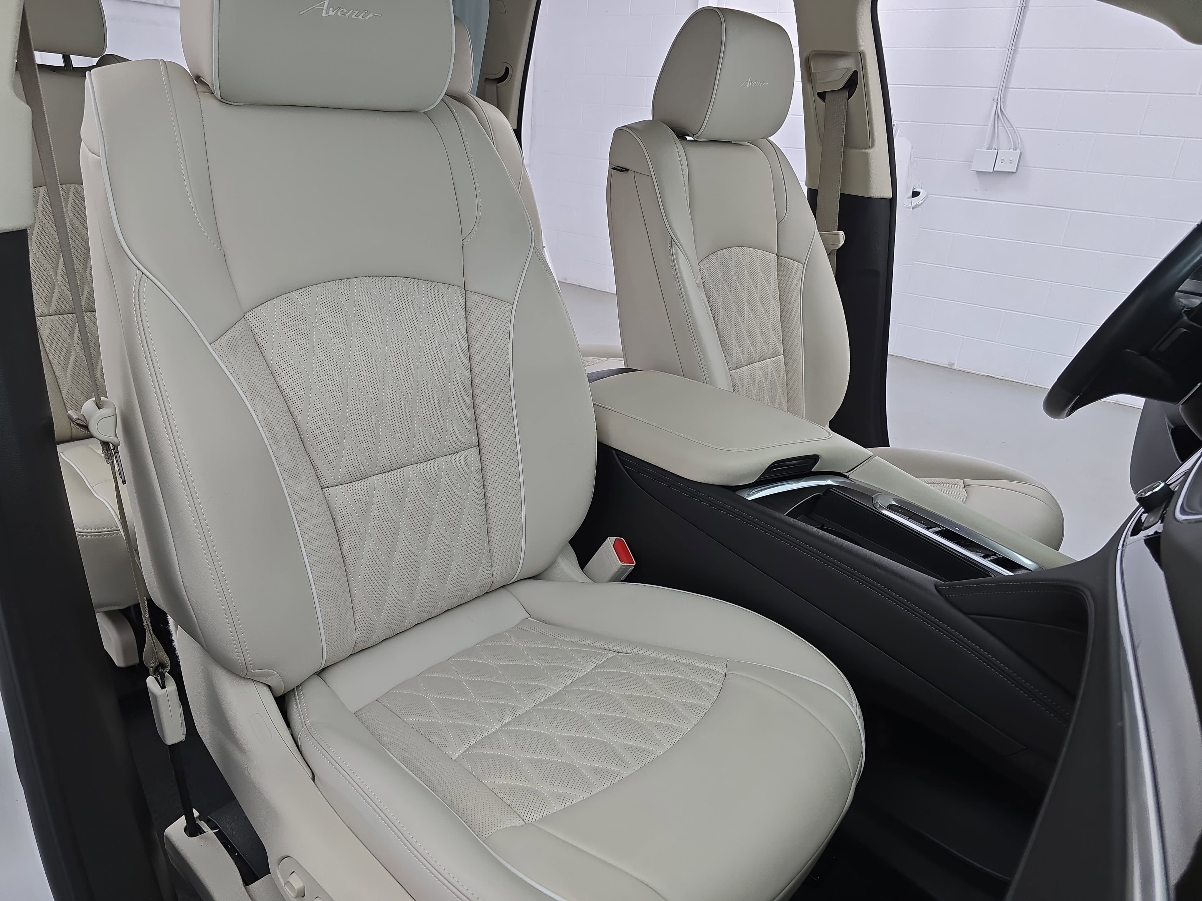 Used 2024 Buick Enclave Avenir w/ Avenir Technology Package FWD image 10