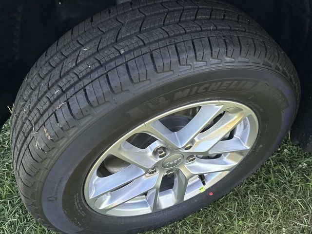 New 2025 Jeep Grand Cherokee L Laredo w/ Luxury Tech Group I image 15