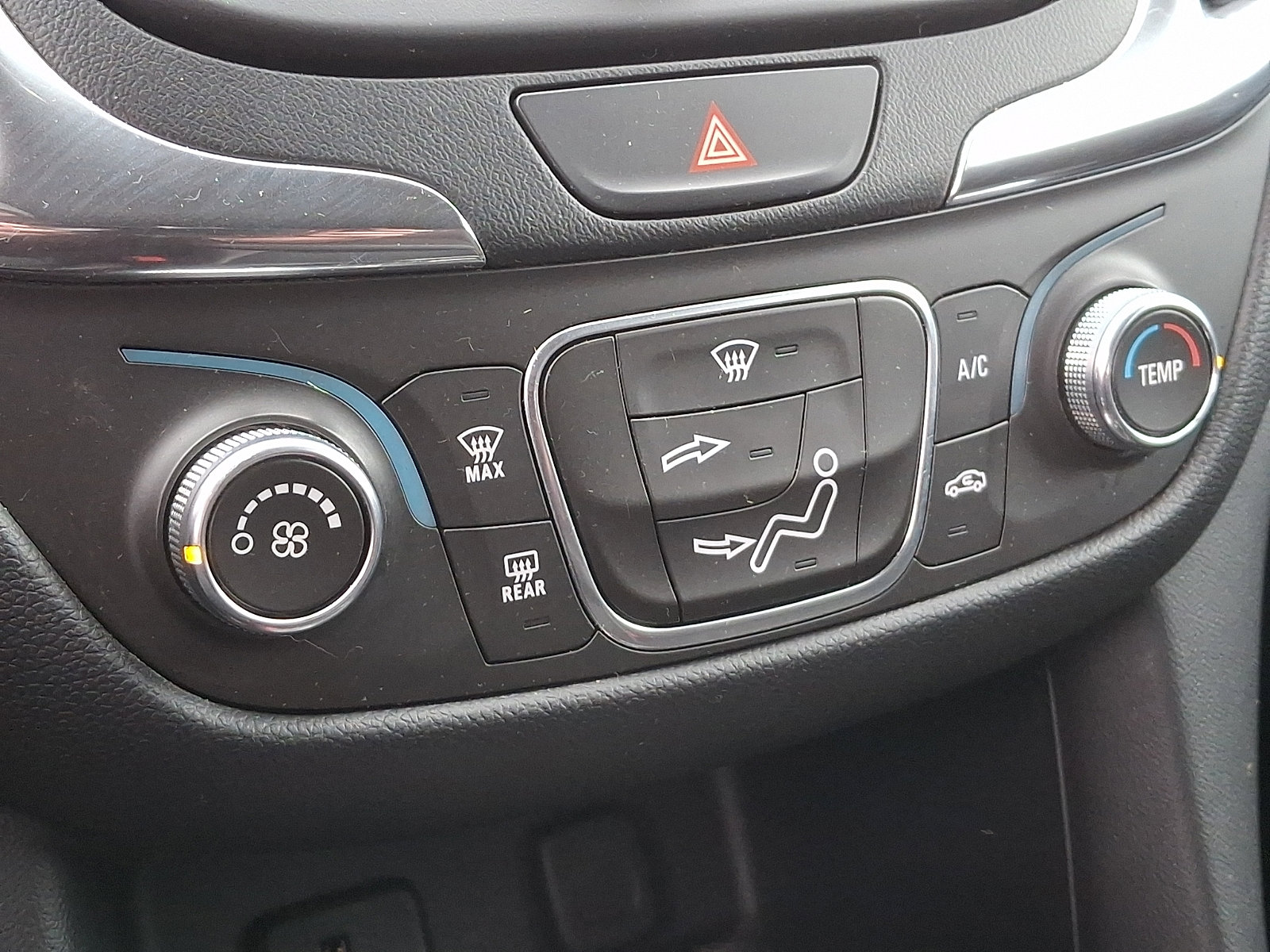 Used 2018 Chevrolet Equinox LT image 23