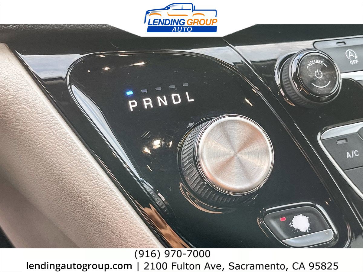 Used 2018 Chrysler Pacifica Touring-L image 18