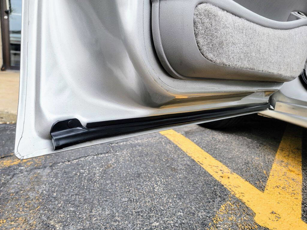 Used 2004 Buick Le Sabre Custom w/ Platinum Edition FWD image 24