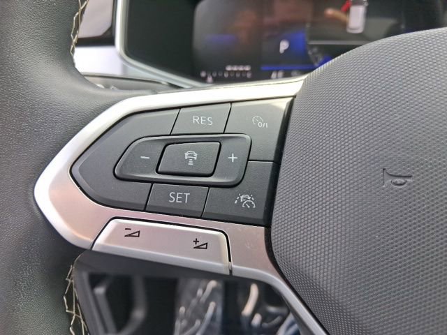 Used 2025 Volkswagen Taos SE image 19