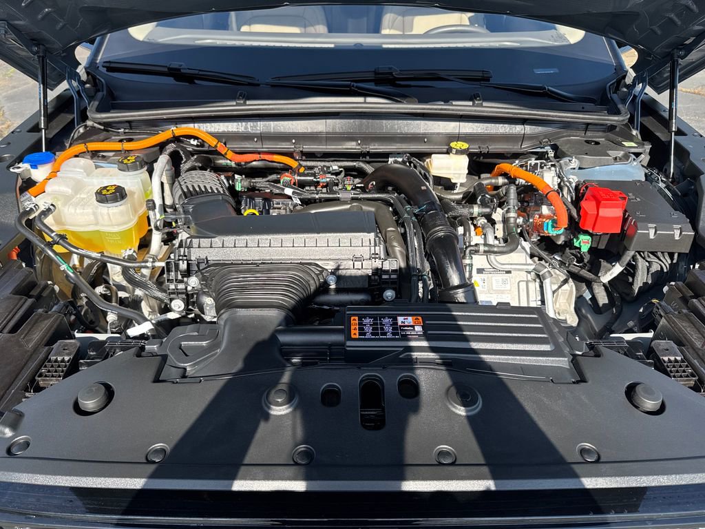 Used 2025 Lincoln Nautilus Premier AWD/4WD image 17