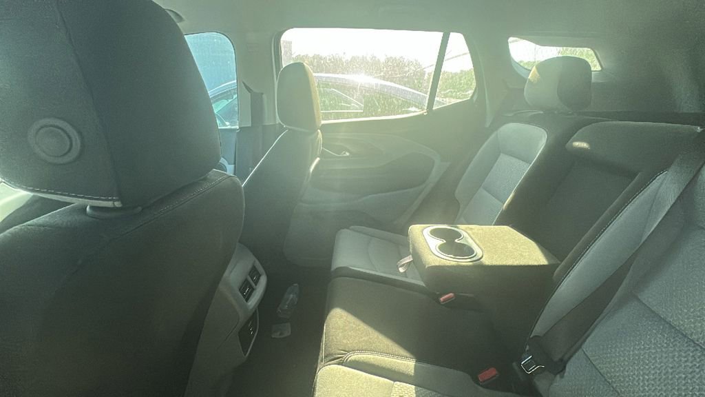 Used 2024 GMC Terrain SLE w/ Driver Convenience Package FWD image 5