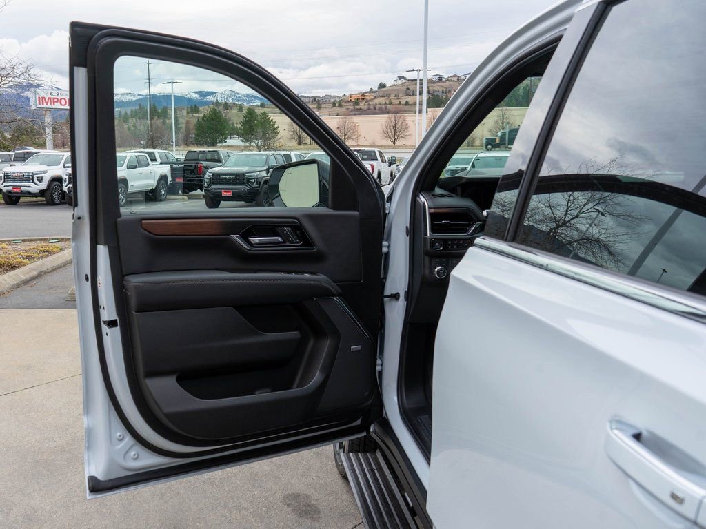 New 2026 GMC Yukon XL Denali w/ Denali Reserve Package image 20