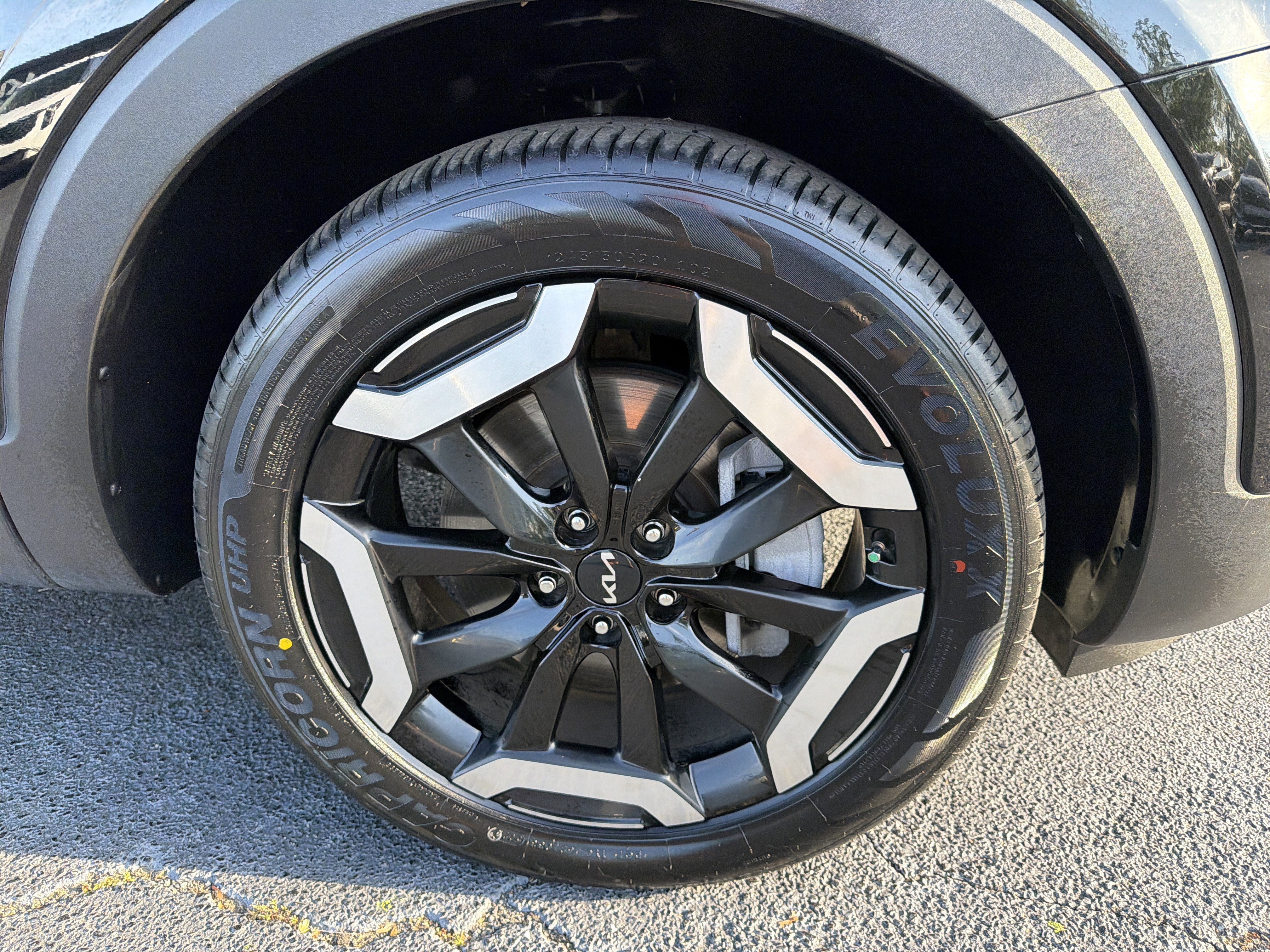 Used 2023 Kia Telluride EX w/ EX Captain's Chair Package image 11