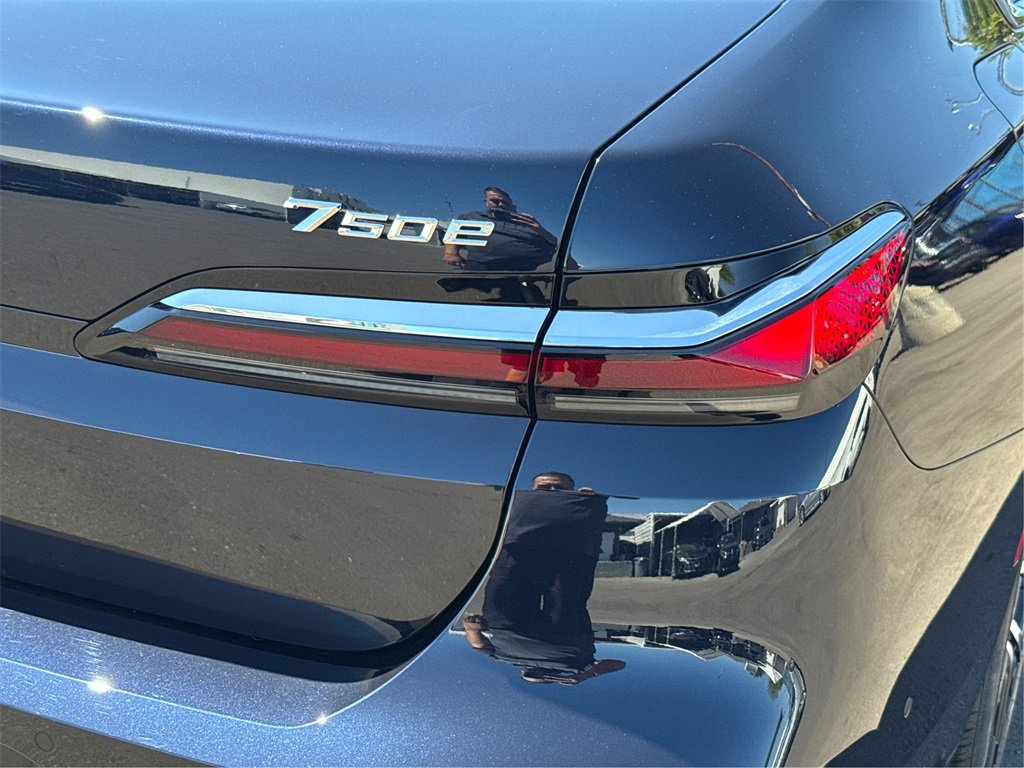 New 2026 BMW 750e xDrive image 17