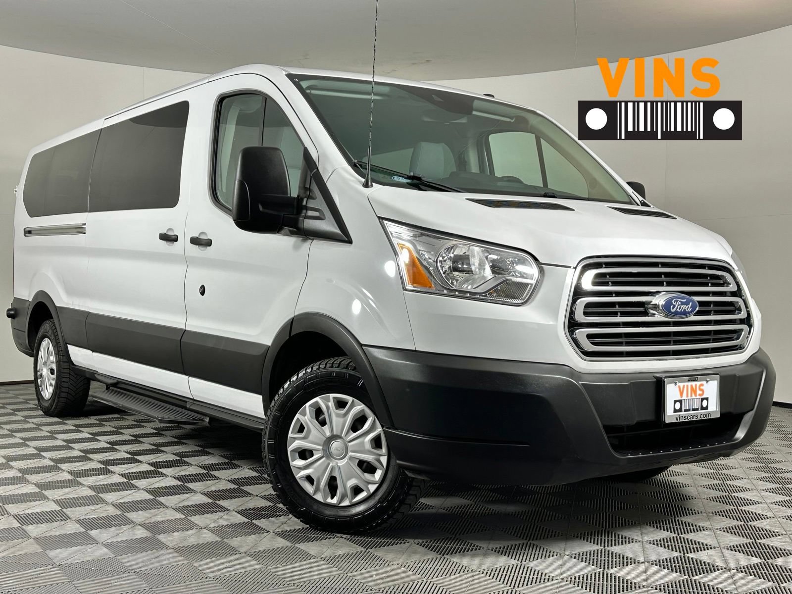Used 2019 Ford Transit 350 XLT RWD image 1