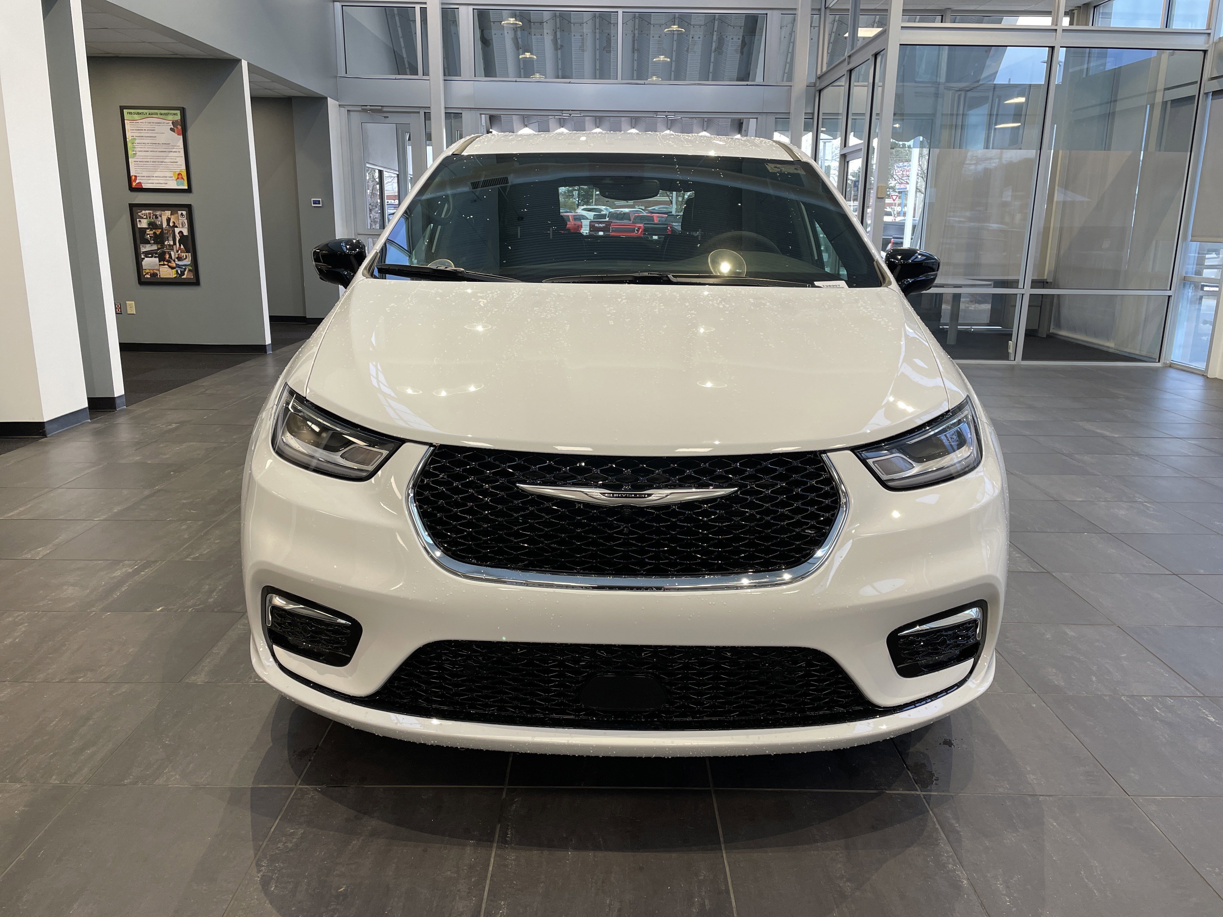 New 2026 Chrysler Pacifica Select image 3