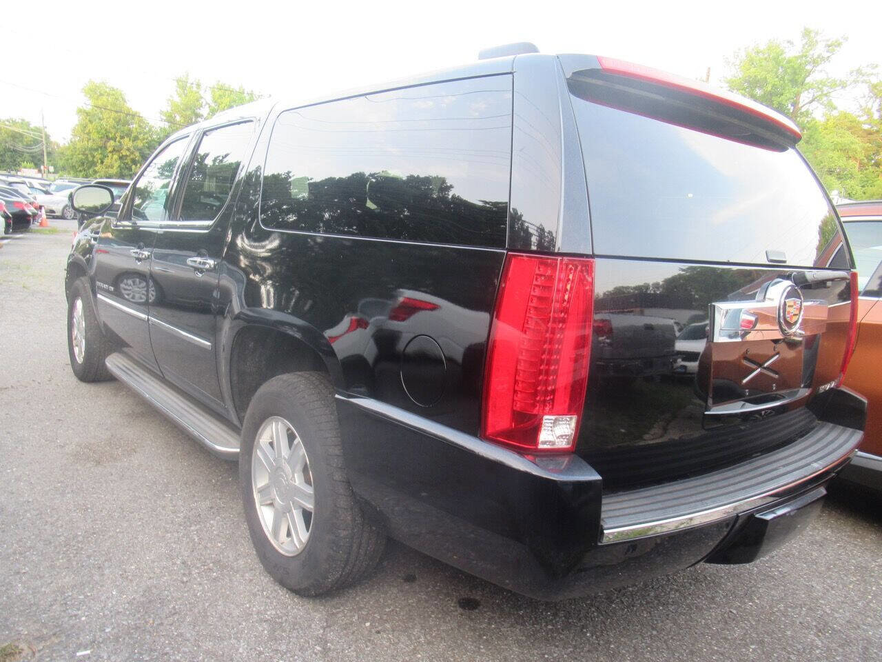 Used 2013 Cadillac Escalade ESV AWD w/ Livery Package image 7