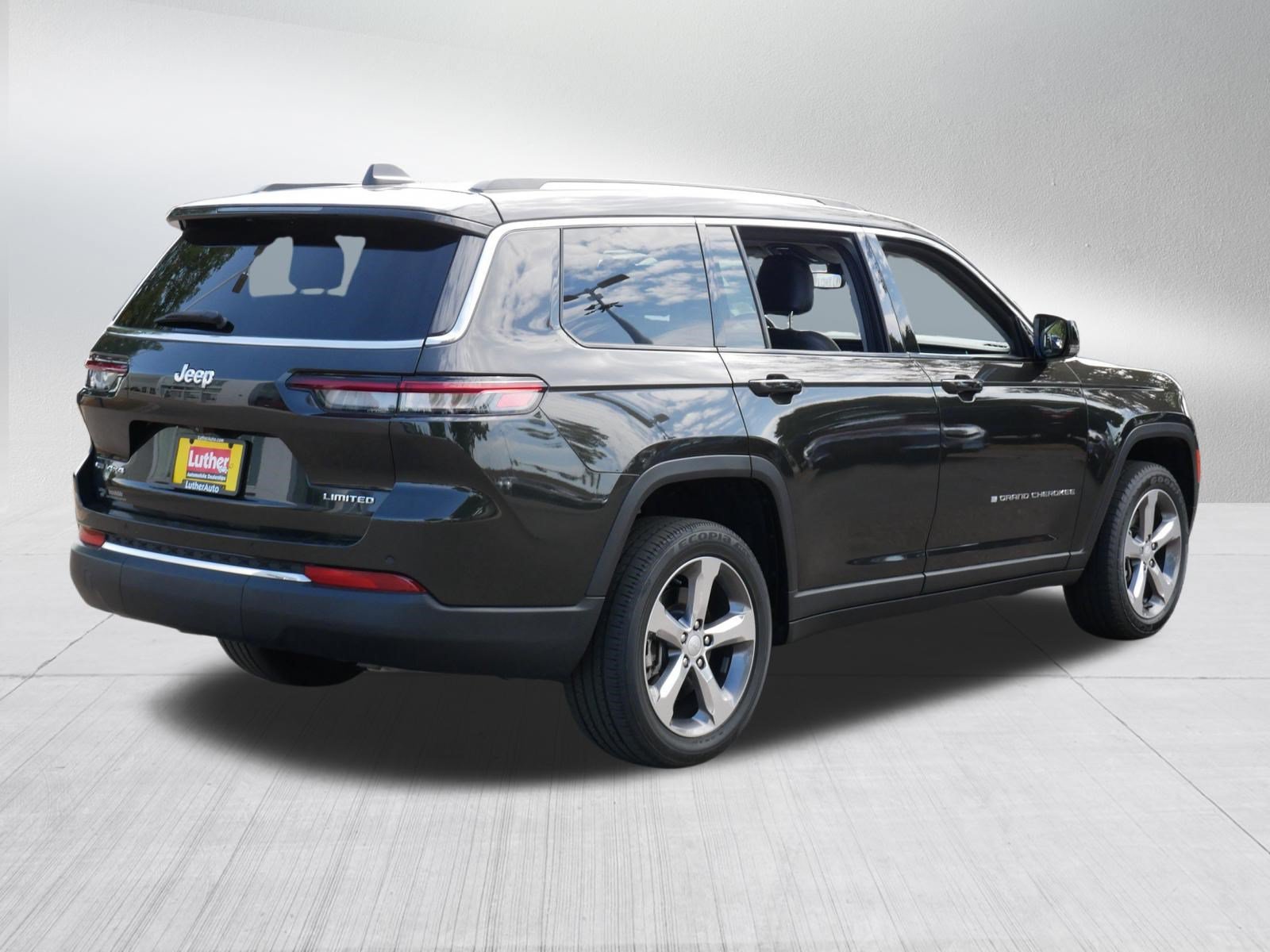 Used 2022 Jeep Grand Cherokee L Limited AWD/4WD image 7
