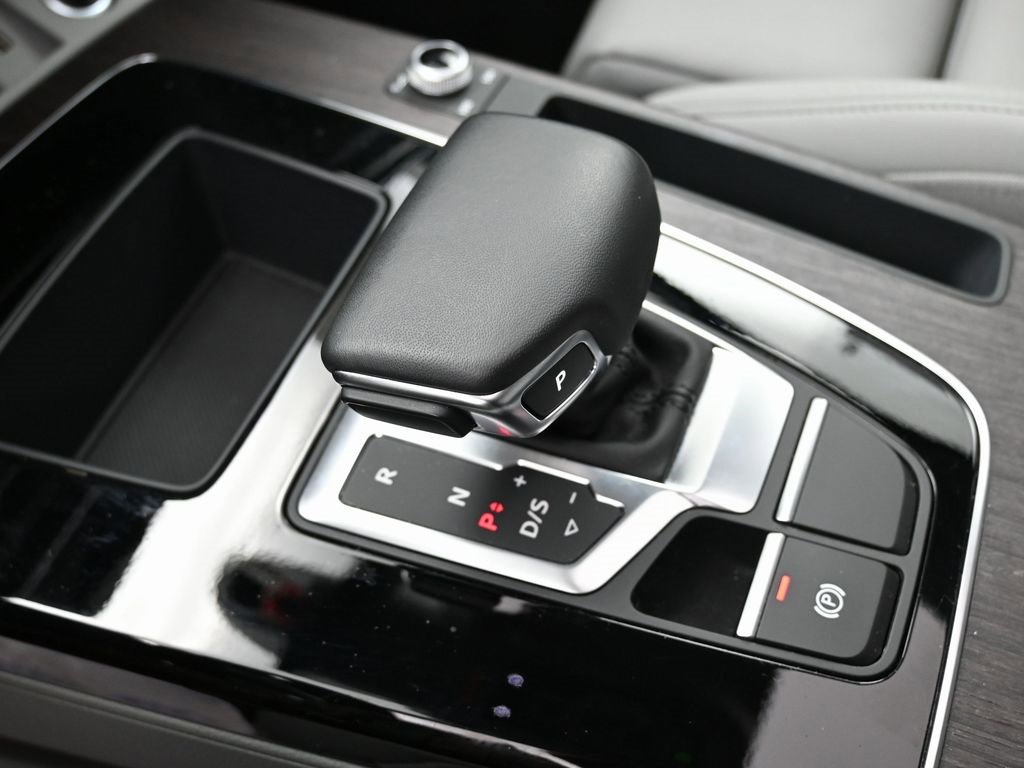 Used 2024 Audi Q5 2.0T Premium w/ Convenience Package image 28