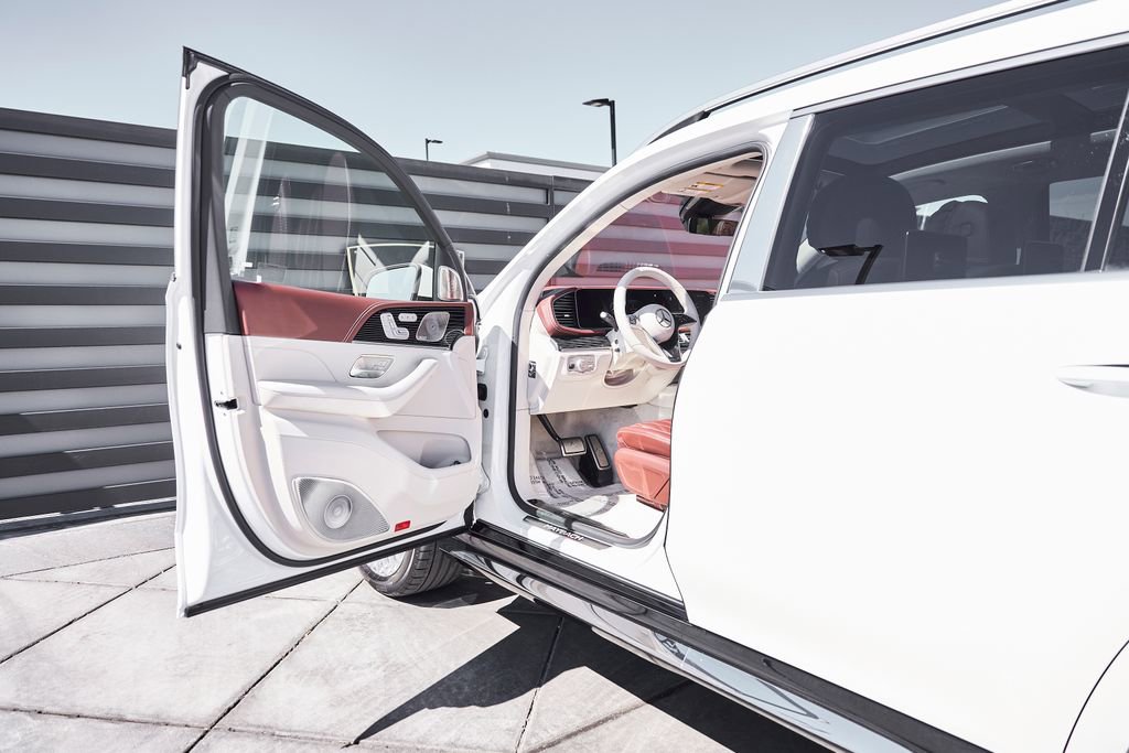 Used 2026 Mercedes-Benz Maybach GLS 600 4MATIC image 32