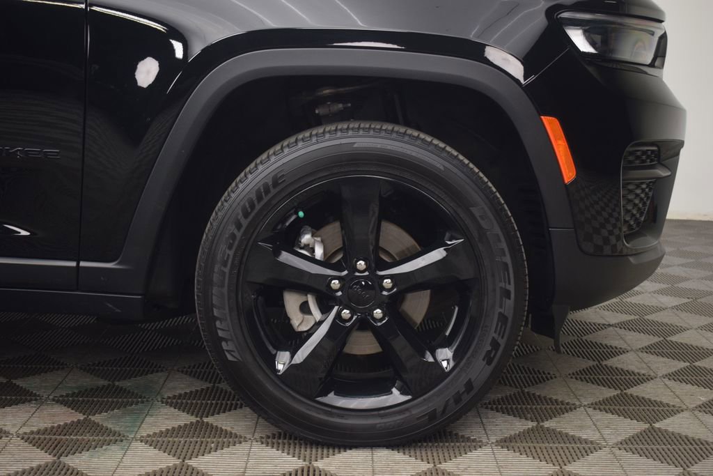 Used 2024 Jeep Grand Cherokee Altitude AWD/4WD image 26