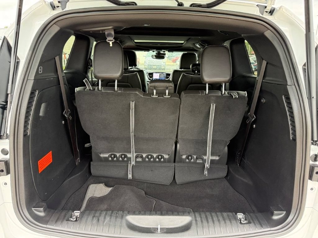 Used 2026 Chrysler Pacifica Limited FWD image 20