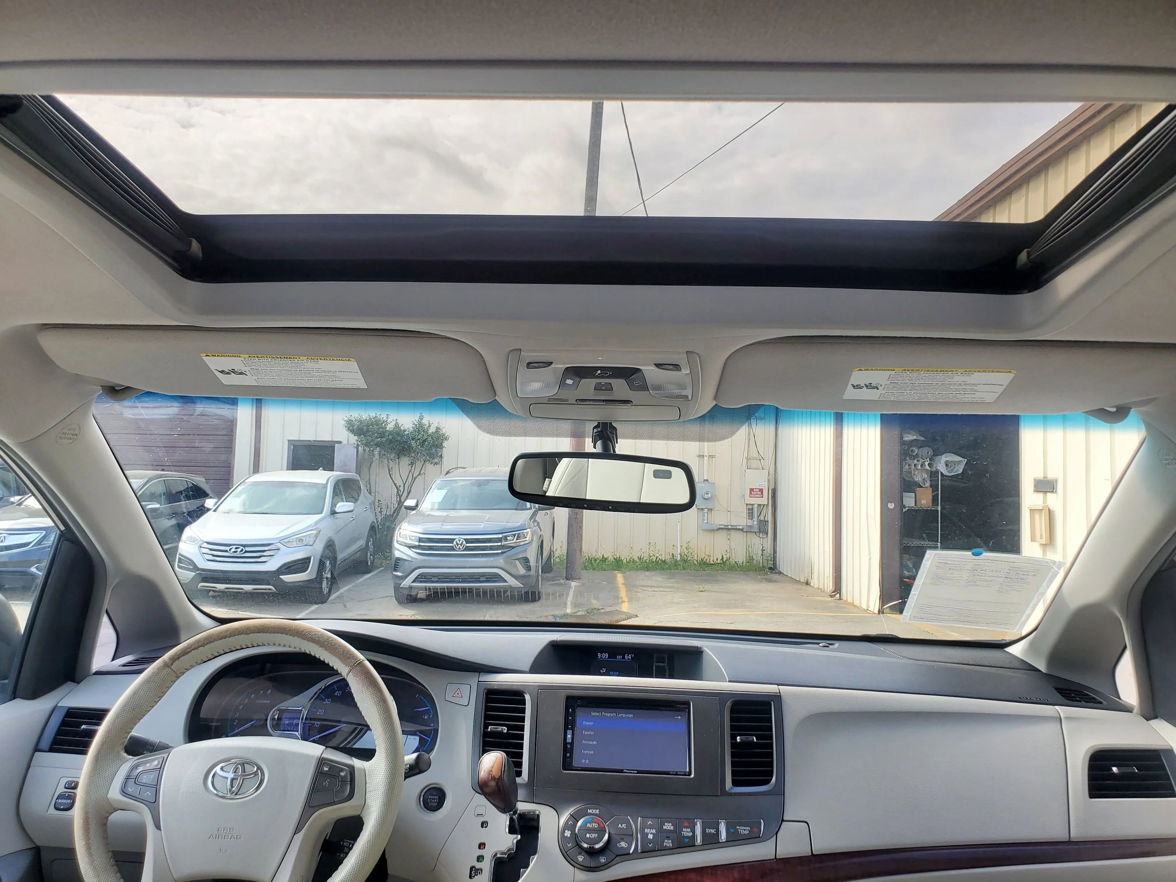 Used 2012 Toyota Sienna XLE w/ XLE Navigation Pkg FWD image 26